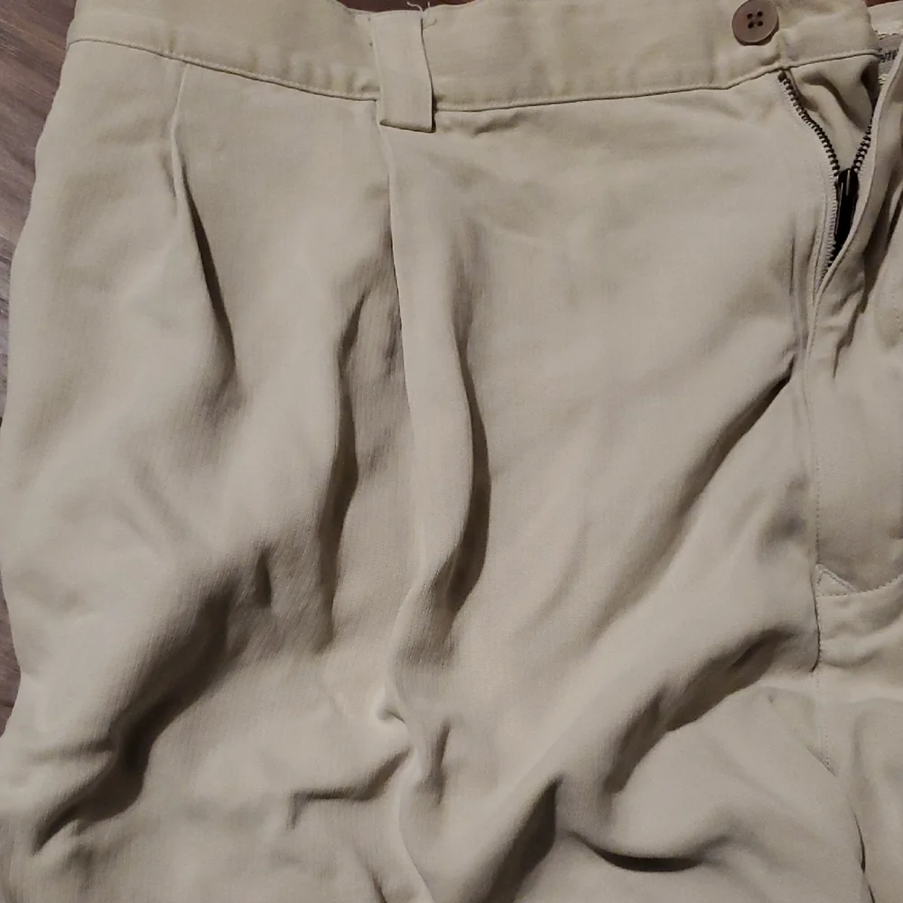 Tommy Bahama 100% Silk Cream Flat Front Shorts